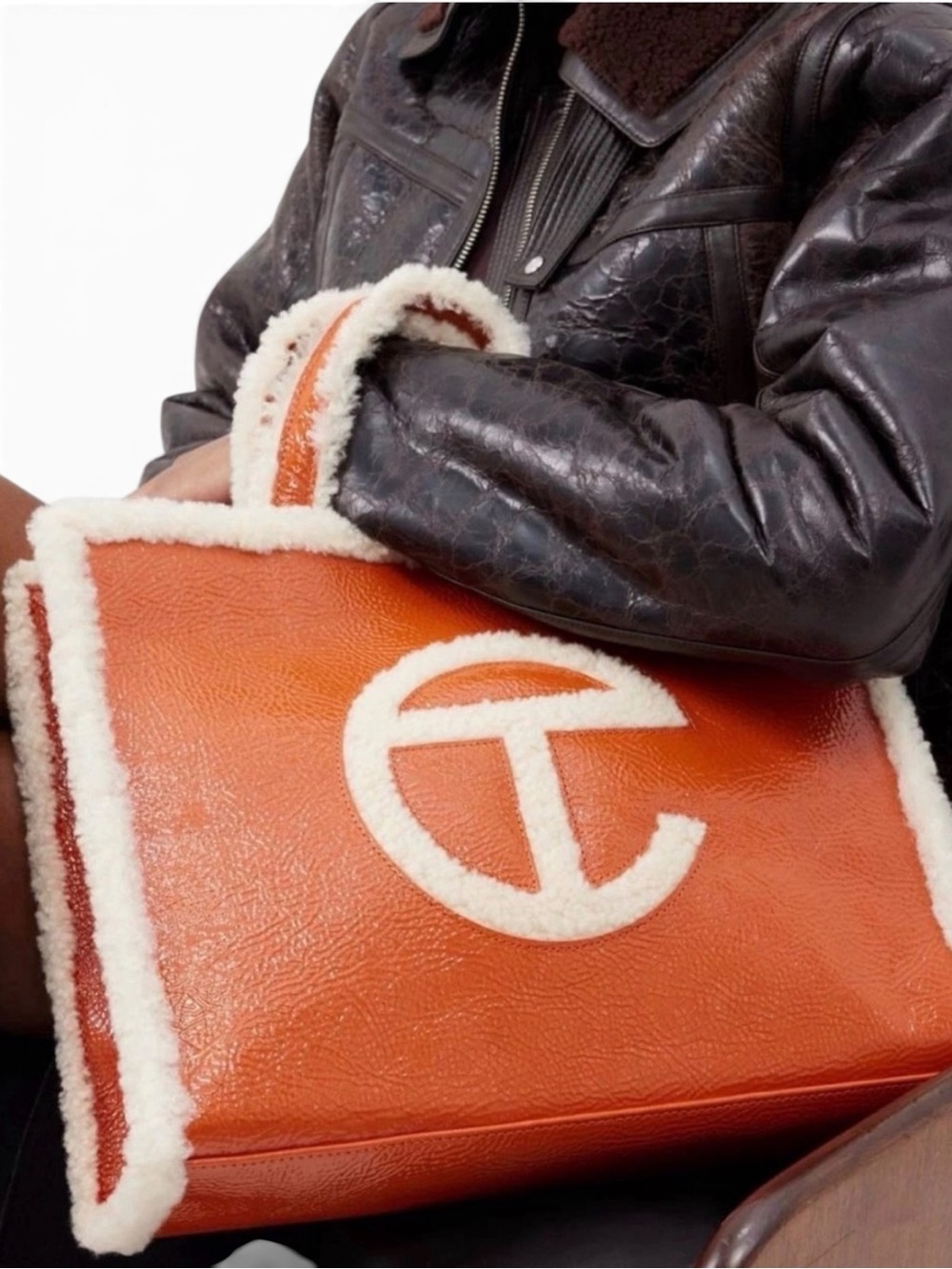 ✨💎NWT💎✨ UGG X TELFAR Large Limited edition Orange Leather & Shearling-Trim Tote - Picture 3 of 4